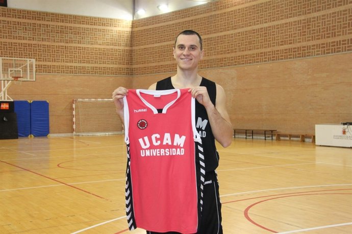Marko Popovic En Su Presentación Con El UCAM Murcia