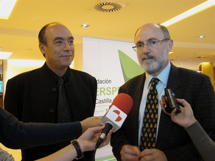 Ramos Y Casas Momentos Antes De Presentar El Informe En Valladolid
