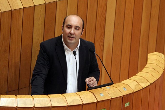 Pleno Del Parlamento De Galicia. Lage Tuñas