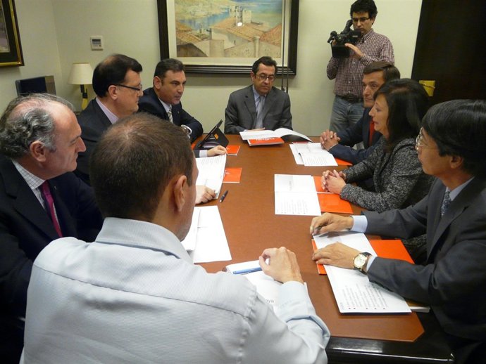 El Conseller F.X.Mena Reunido Con Los Directivos De Fujitsu