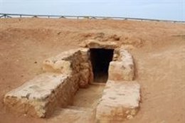 Entrada De La Cueva Del Vaquero.