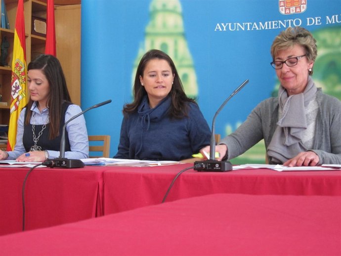 Las Concejalas Lola Sánchez, Alicia Barquero Y Maria Dolores Pelegrín