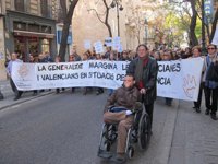 Más de un centenar de personas se manifiestan para exigir que no se hagan recortes en la Ley de Dependencia