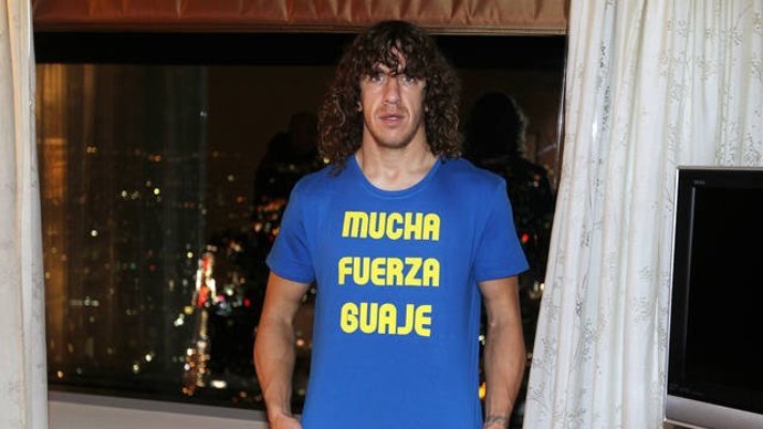 Puyol Con La Camiseta De Apoyo A Villa