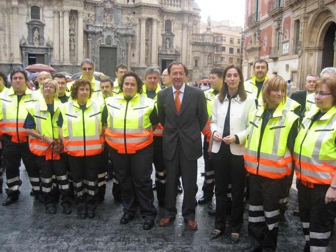 Miguel Ángel Cámara Y Nuria Fuentes Con Serenos De Murcia