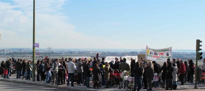 Manifestación Para Reclamar La Construcción De Un Colegio En Madrid