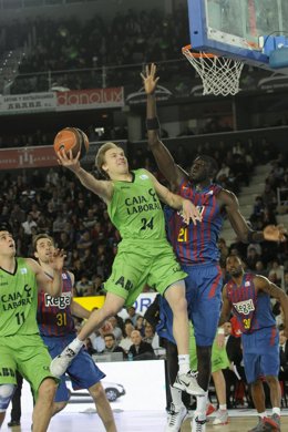 El Caja Laboral Vence Al Barcelona