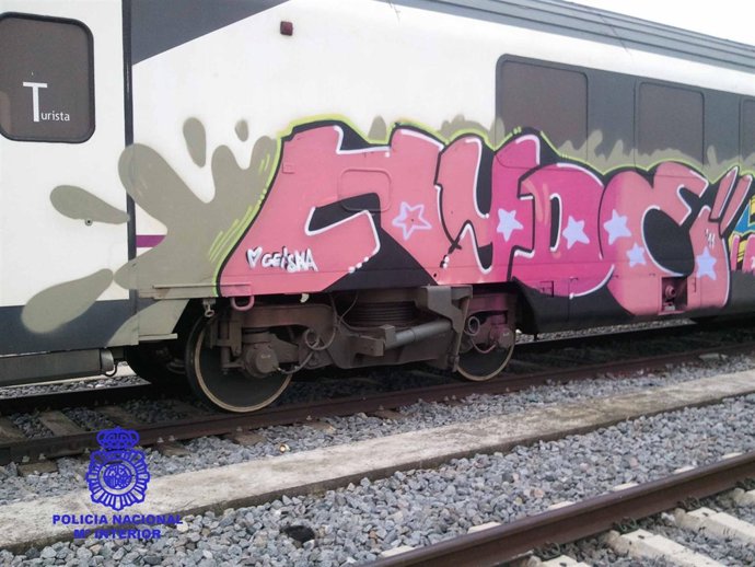 Graffitis En Tren      