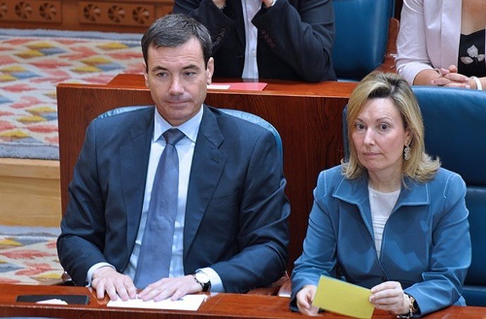 Tomás Gómez Y Amparo Valcarce En La Constitución De La Asamblea 2011