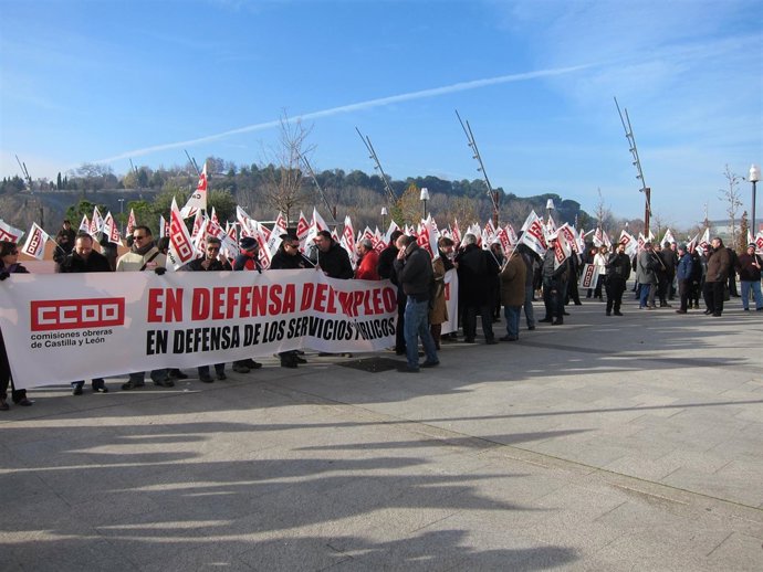 Concentración De Delegados De CC.OO Ante Las Cortes