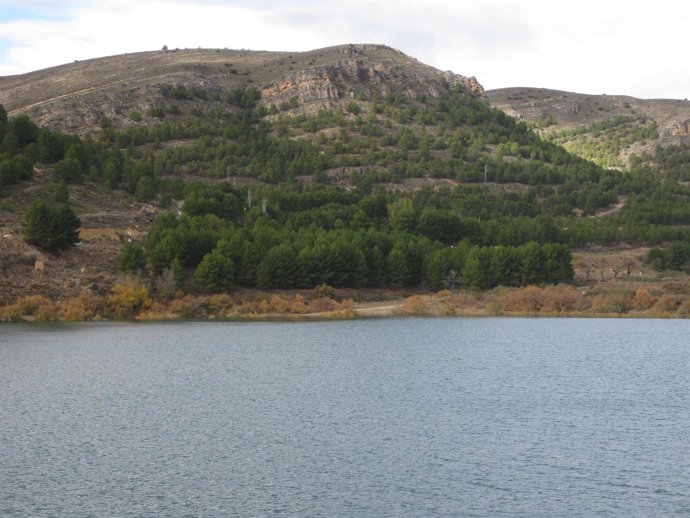 Embalse De La Cuenca Del Ebro