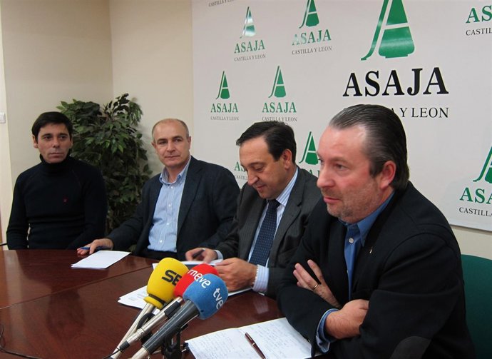 El Presidente De Asaja, Pedro Barato, Junto Al Líder Regional, Donaciano Dujo