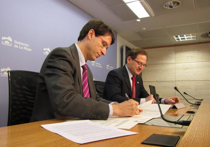Capellán Y Martínez De Pisón Firman El Convenio De La UR