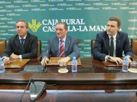 Empresarios de C-LM piden a Rajoy que invierta en infraestructuras pendientes y "ponga orden" en entidades financieras