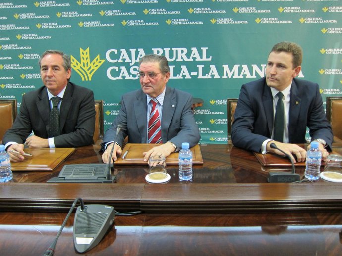 Nicolás En La Firma