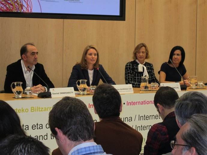 La Presidenta Del Parlamento Vasco, Arantza Quiroga, En La Inauguración