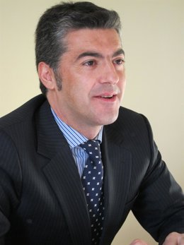 Socio-Socio De Horizone, Julio Gil