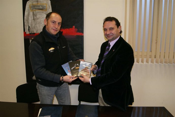 Monedero (I) Y Arahuetes (D) Tras La Firma Del Convenio