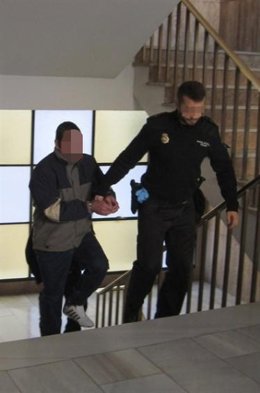 El Acusado Es Dirigido Al Juicio 