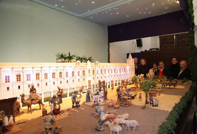 Fuensanta Coves Visita El Belén De La Solidaridad 2011