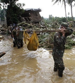 Cientos De Muertos Por El Tifón Wash En Filipinas