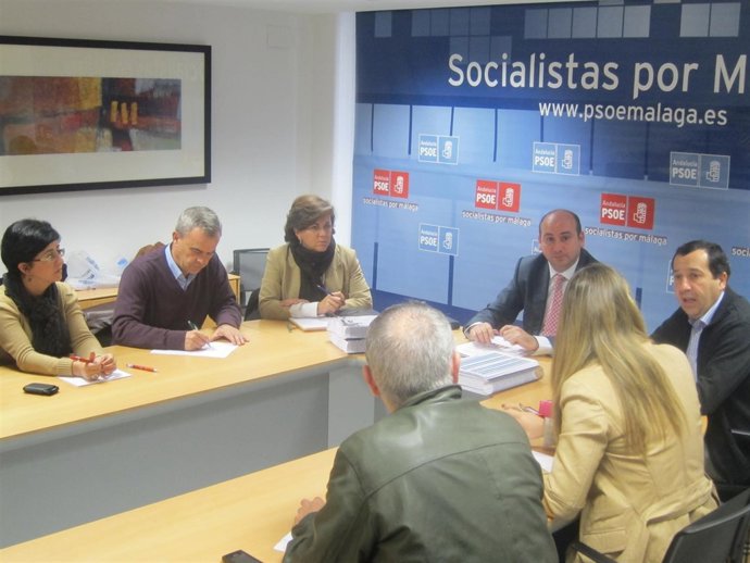 Conejo, Durante La Reunión Con El Resto De Diputados