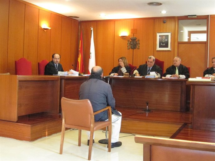 Juicio Acusado De Agredir A Su Esposa Y Acuchillar A Su Suegro