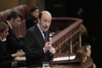 Rubalcaba ofrece a Rajoy grandes acuerdos en política europea, empleo y administraciones 
