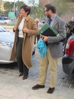 Josefina Cruz Villalón Y Rafael Valdivielso Antes De La Entrega De Llaves.