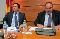 Sanidad ahorrará 937 millones con el plan de Cospedal y reducirá las horas de la prestación de ayuda a domicilio