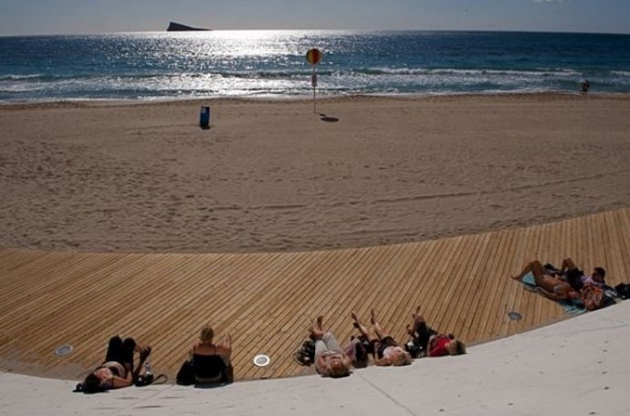 Imagen De Una Playa De Benidorm En Invierno