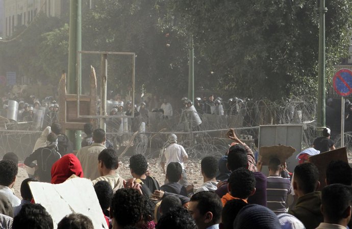 Enfrentamientos Entre Policías Y Manifestantes En Egipto