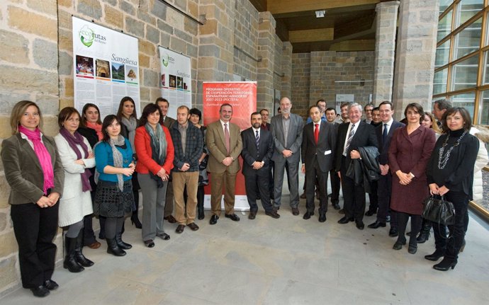  Sánchez De Muniáin Con Parte De Los Asistentes A La Reunión De La CTP.