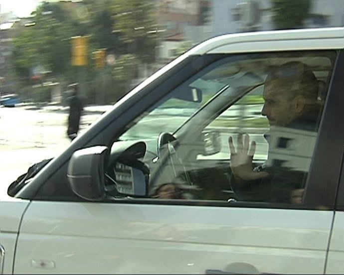 Pep Guardiola A Su Llegada Al Hospital Quirón Para Visitar A David Villa