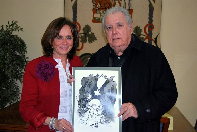 Remedios Martel Y El Pintor Eugenio Chicano Con La Felicitación De Navidad 2011