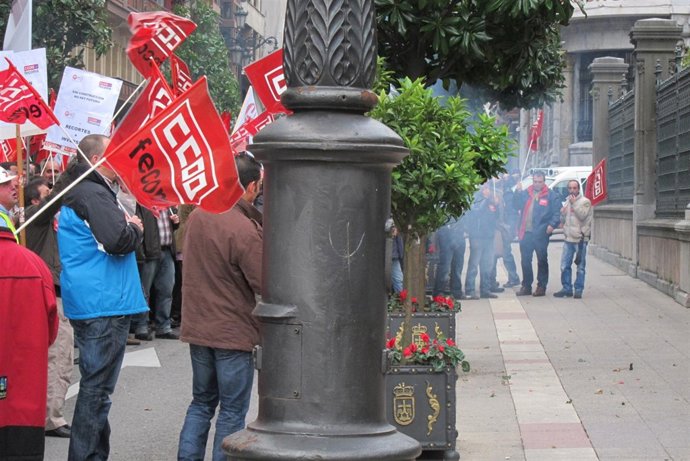 Trabajadores De La Construcción En Una Concentración