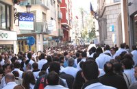 Unos 2.000 farmacéuticos se manifiestan para reclamar a la Generalitat que les pague