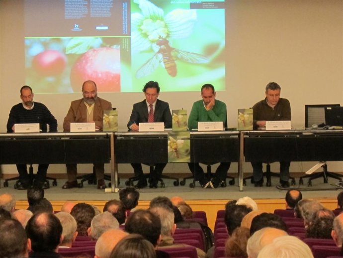 Presentación De Una Guía Ilustrada Sobre El Cultivo De Manzana