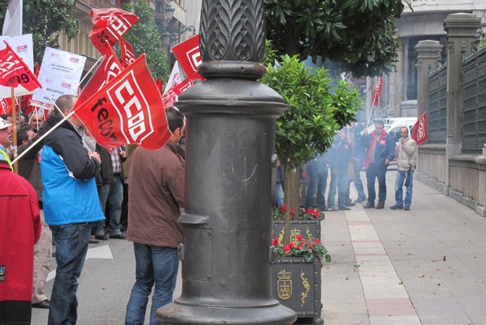 Trabajadores De La Construcción En Una Concentración