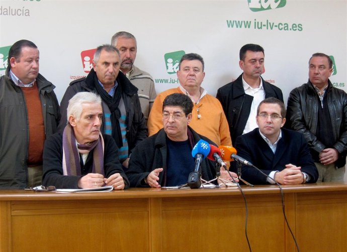 Valderas Junto A Alcaldes De IU De Sevilla