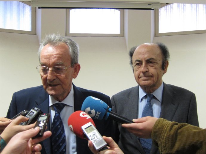 Roca (CEC) Atiende A Los Medios Junto A Rafael Montero.