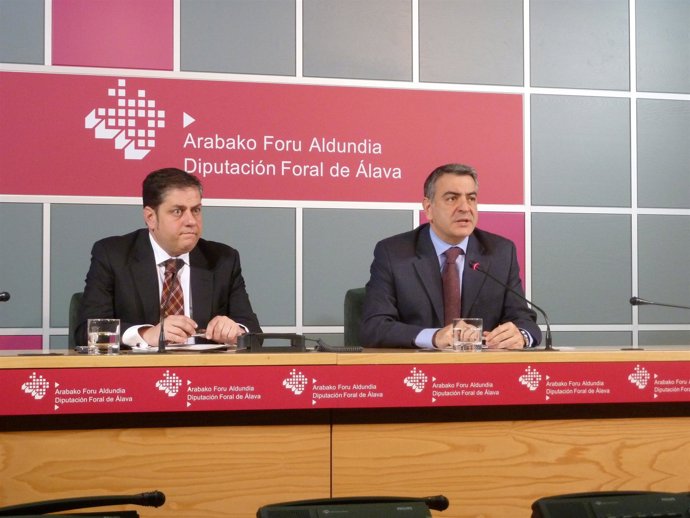 Javier De Andrés Con El Diputado Foral De Administración Local, Javier Ruiz