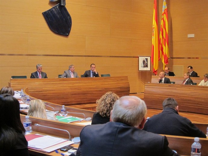 Pleno De La Diputación De Valencia En Un Momento Del Debate