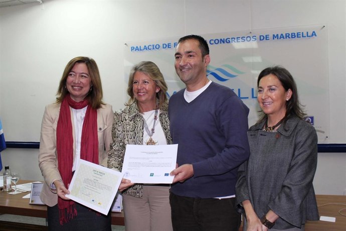 Entrega De Diplomas Radío Junto A Angeles Muñoz