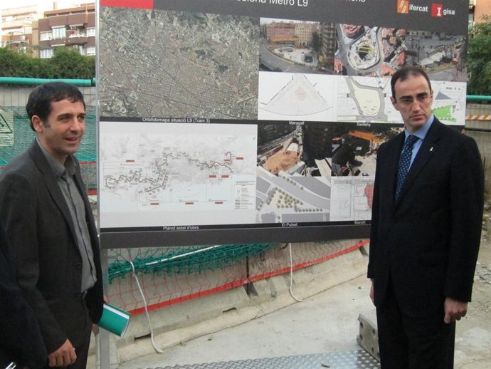 A La Derecha, El Teniente De Alcalde De Hábitat Urbano De Barcelona, A. Vive