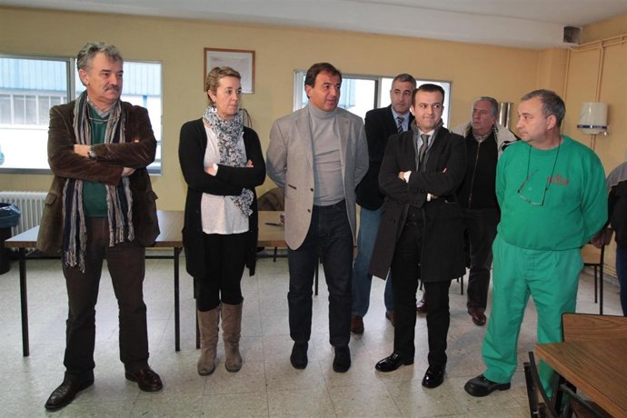 El Conselleiro De Industria Javier Guerra Se Reune Con El Comite De Empresa De C