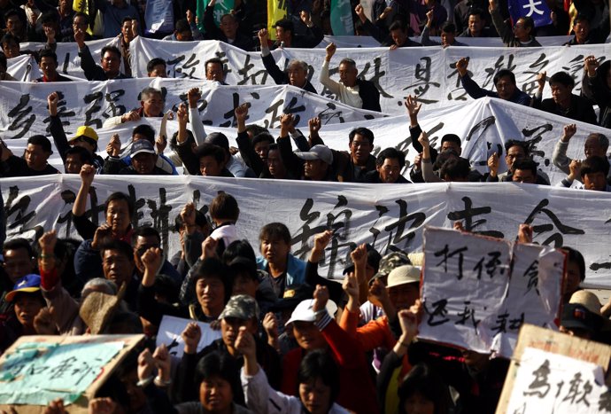 Los Habitantes De La Población China Wuka Se Rebelan Contra El Partido Comunista
