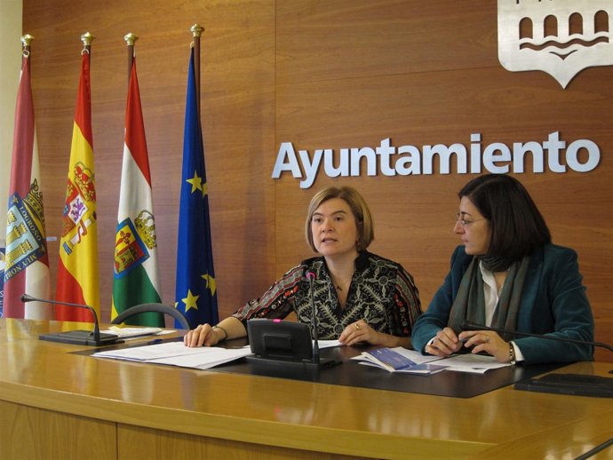 Las Concejalas Paloma Corres Y Pilar Montes, En La Presentación