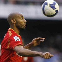 Fútbol.- Kanouté se lesiona en "una mala pisada" y padece una distensión de ligamentos