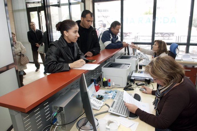 Inmigrantes Renuevan Su Inscripción En El Padrón 